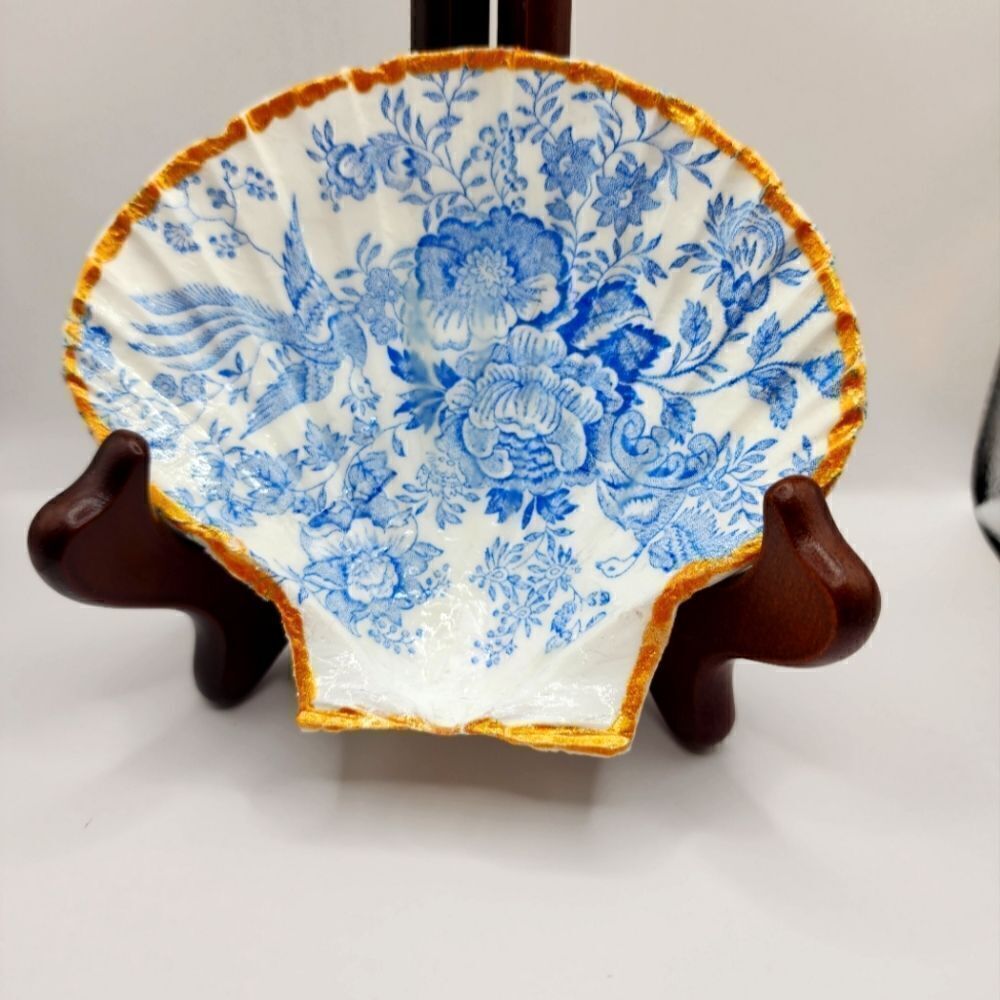 SCALLOPED FAN SHELL 